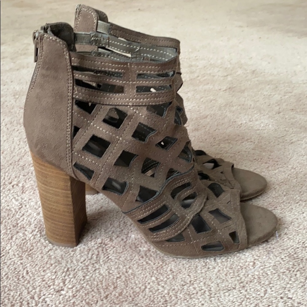 Brown suede booties with heel